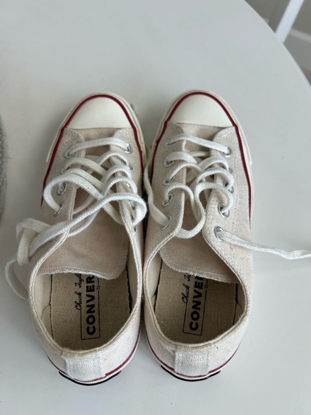 Converse Kids Low Top Canvas Sneakers in Cream and Red Trim size 5, fits 5.5-6